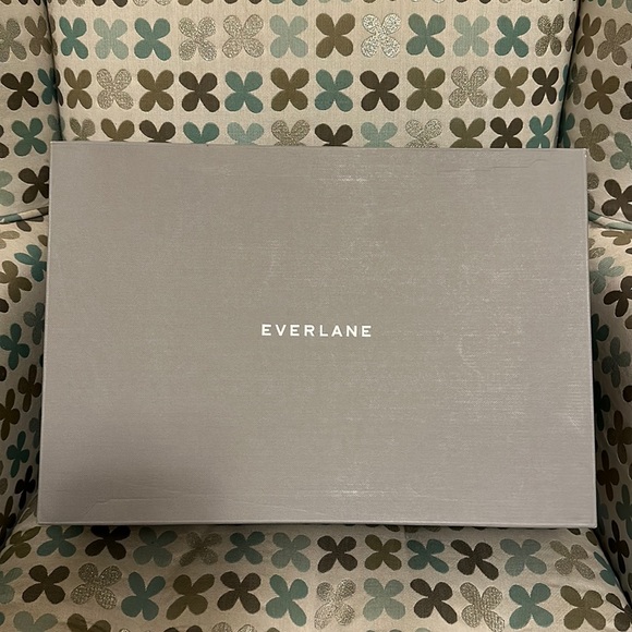 Navy Rib-Knit booties from Everlane. Excellent condition. Size 8.5. - Picture 2 of 7